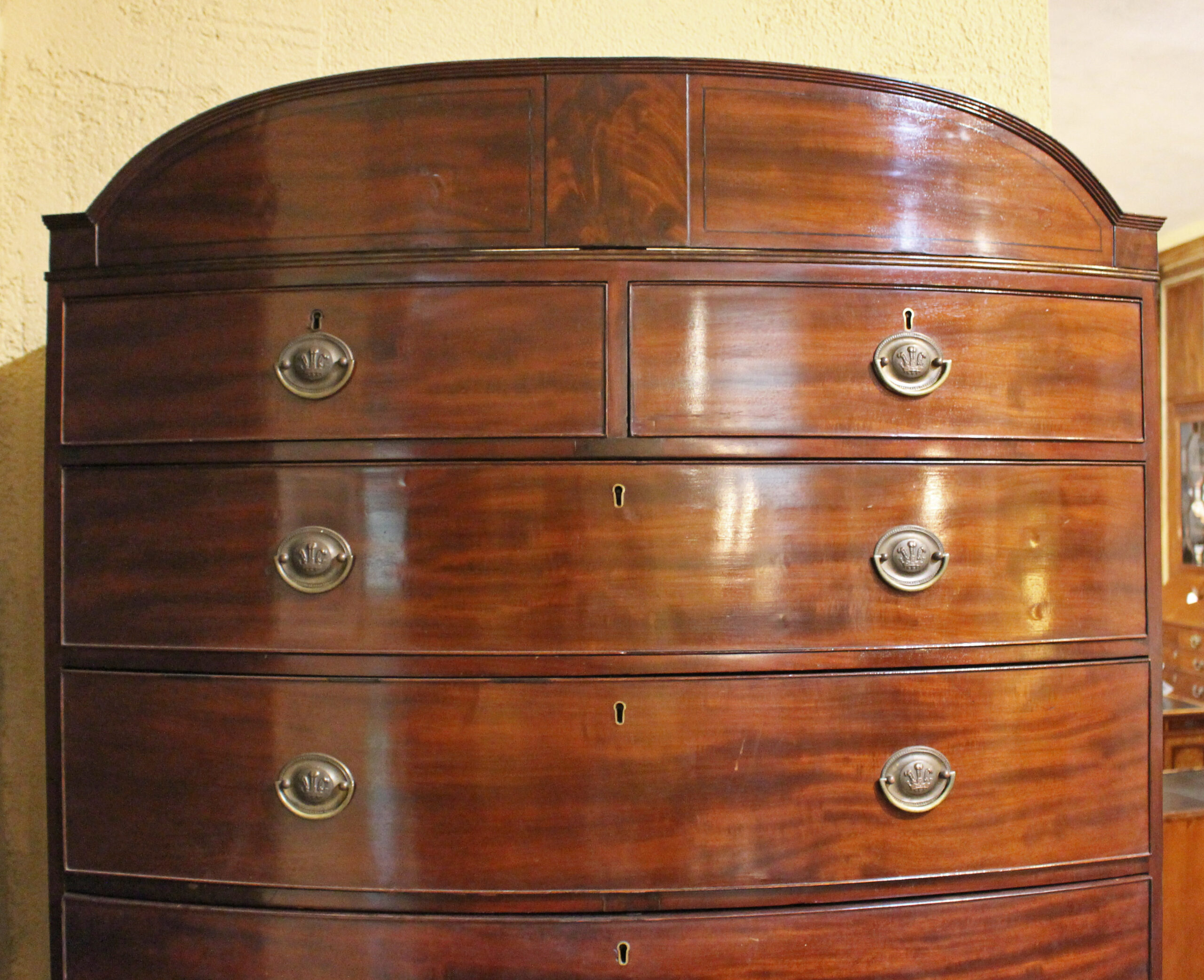 WCH-981z: Circa 1800 Georgian Bowfront Mahogany Chest On Chest - Image 3