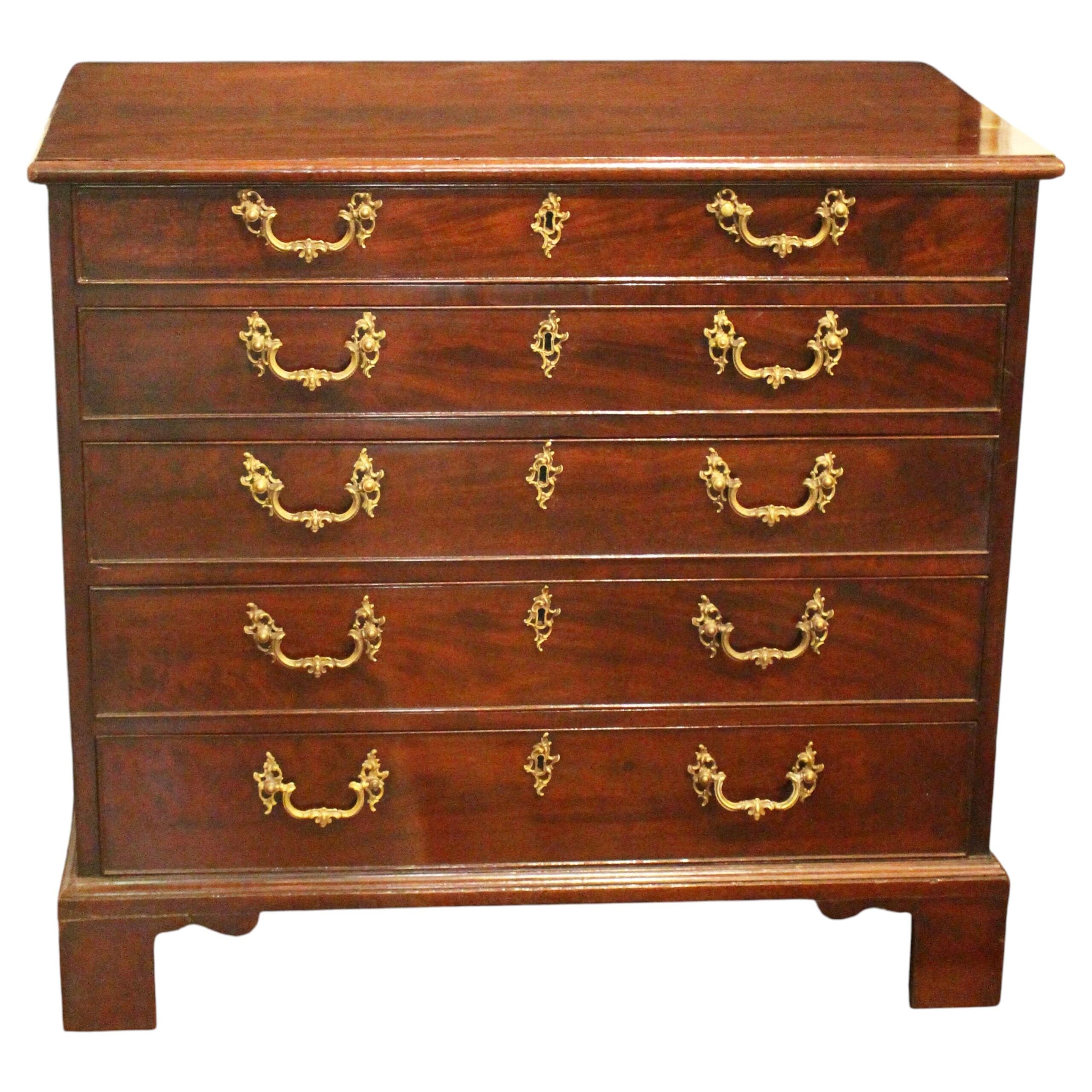 WCH-996: Circa 1760 English George III Period 5-Drawer Chest of Drawers