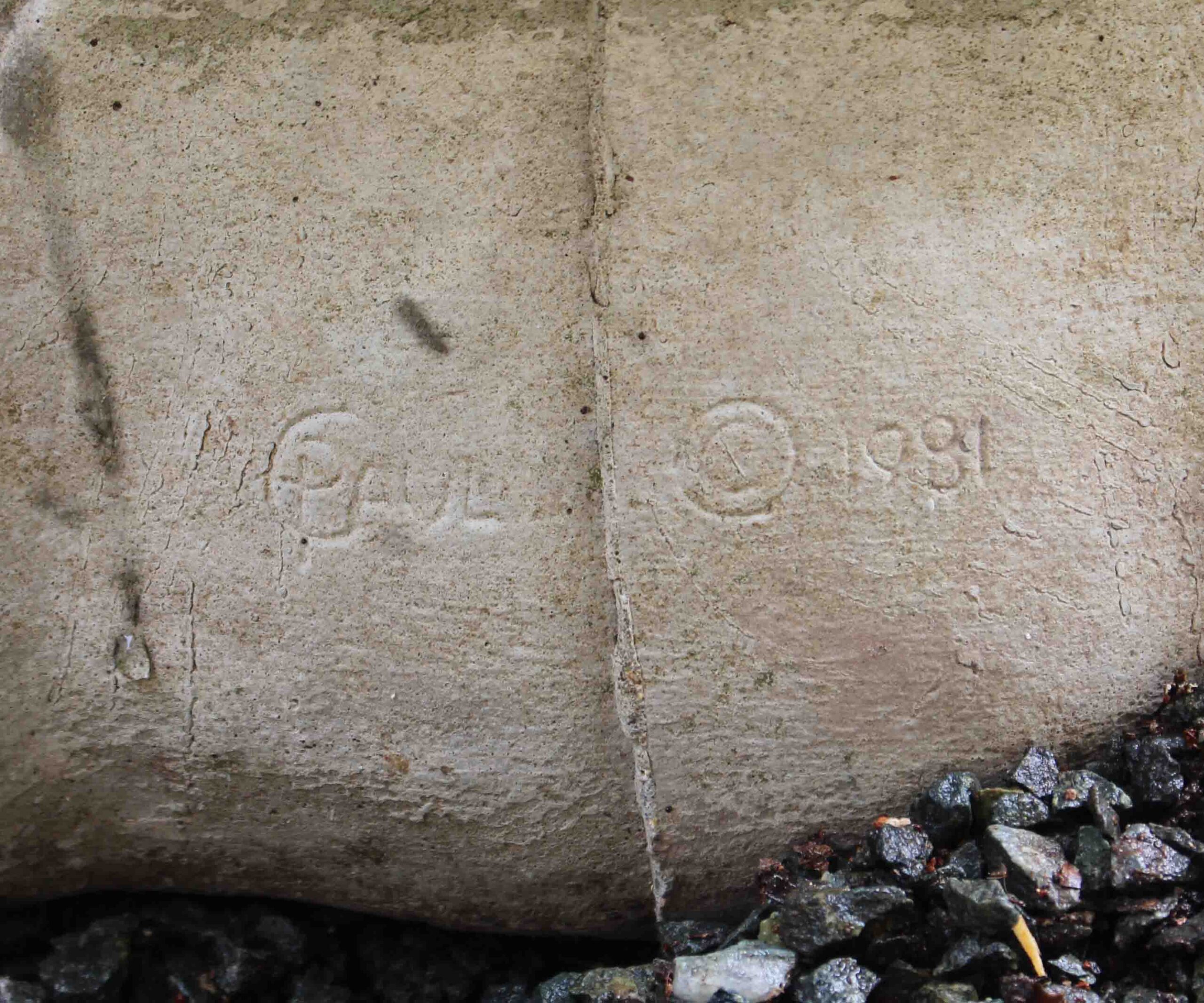 WGD-572: Mid-20th Century English Cast Stone Bird Bath Featuring Pan Playing Pipes - Image 5
