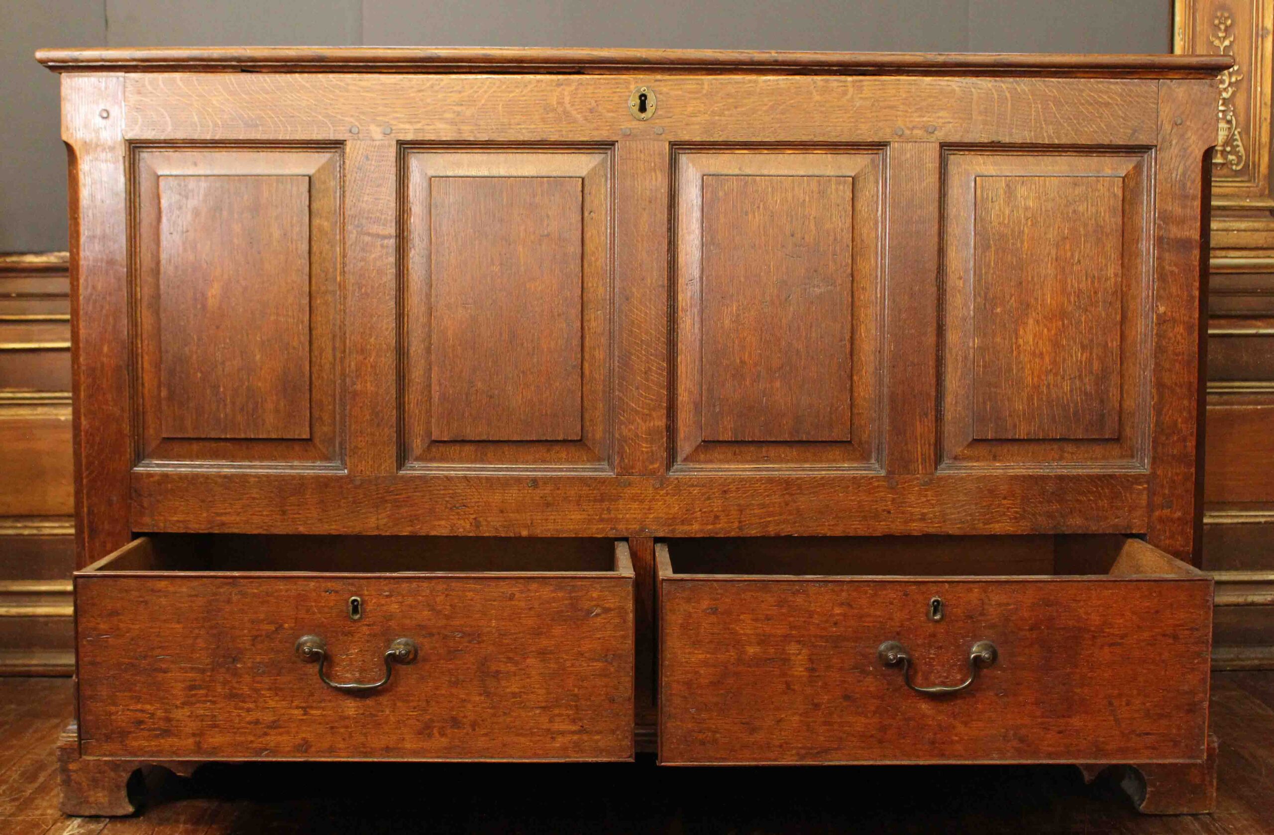 Circa 1765-80 English George III Period Oak Mule Chest - Image 2