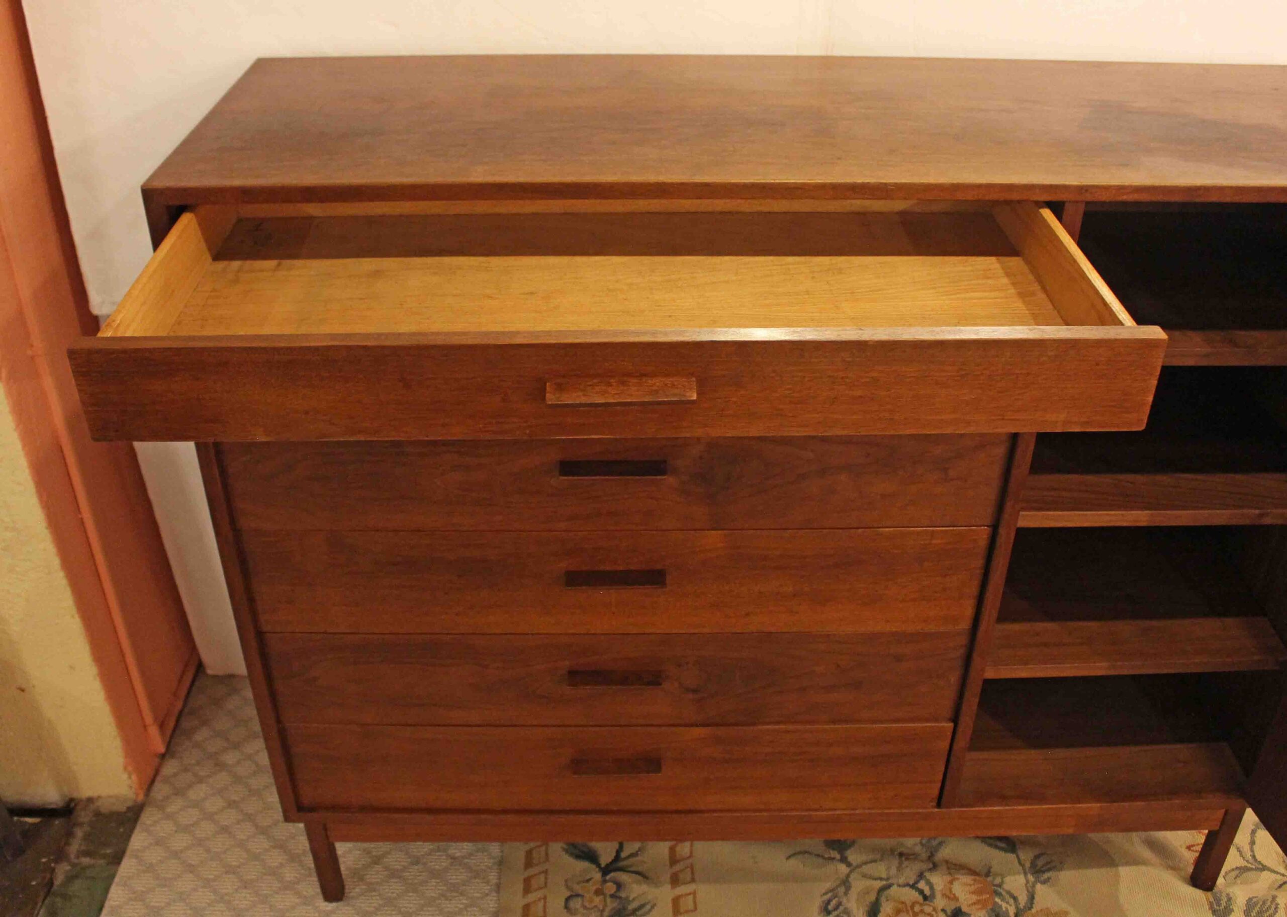WCH-1008: Circa 1960 American Walnut Six-Drawer Chest with Cabinet - Image 4