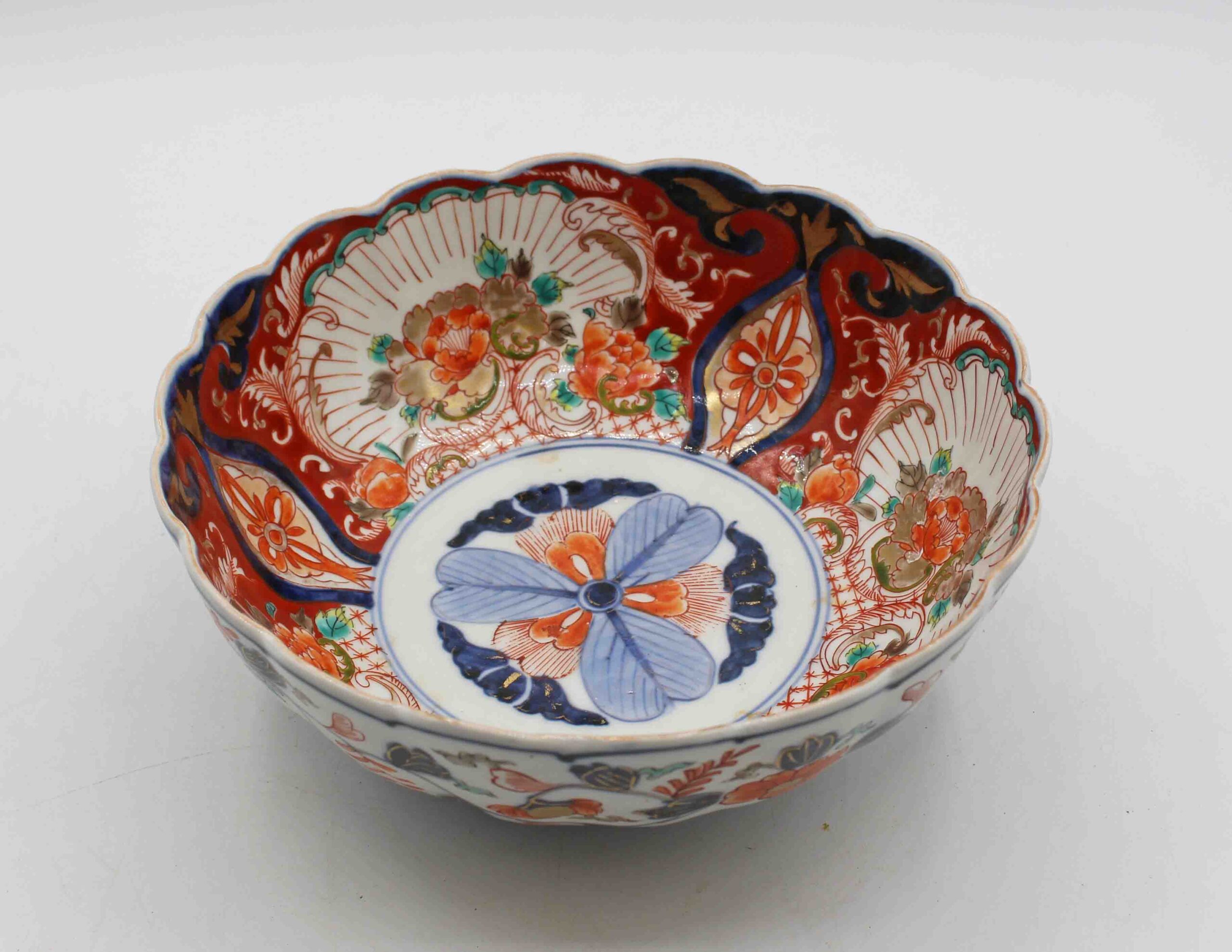WCI-9252: Circa 1860-80 Japanese Imari Scalloped Edge Bowl - Image 2