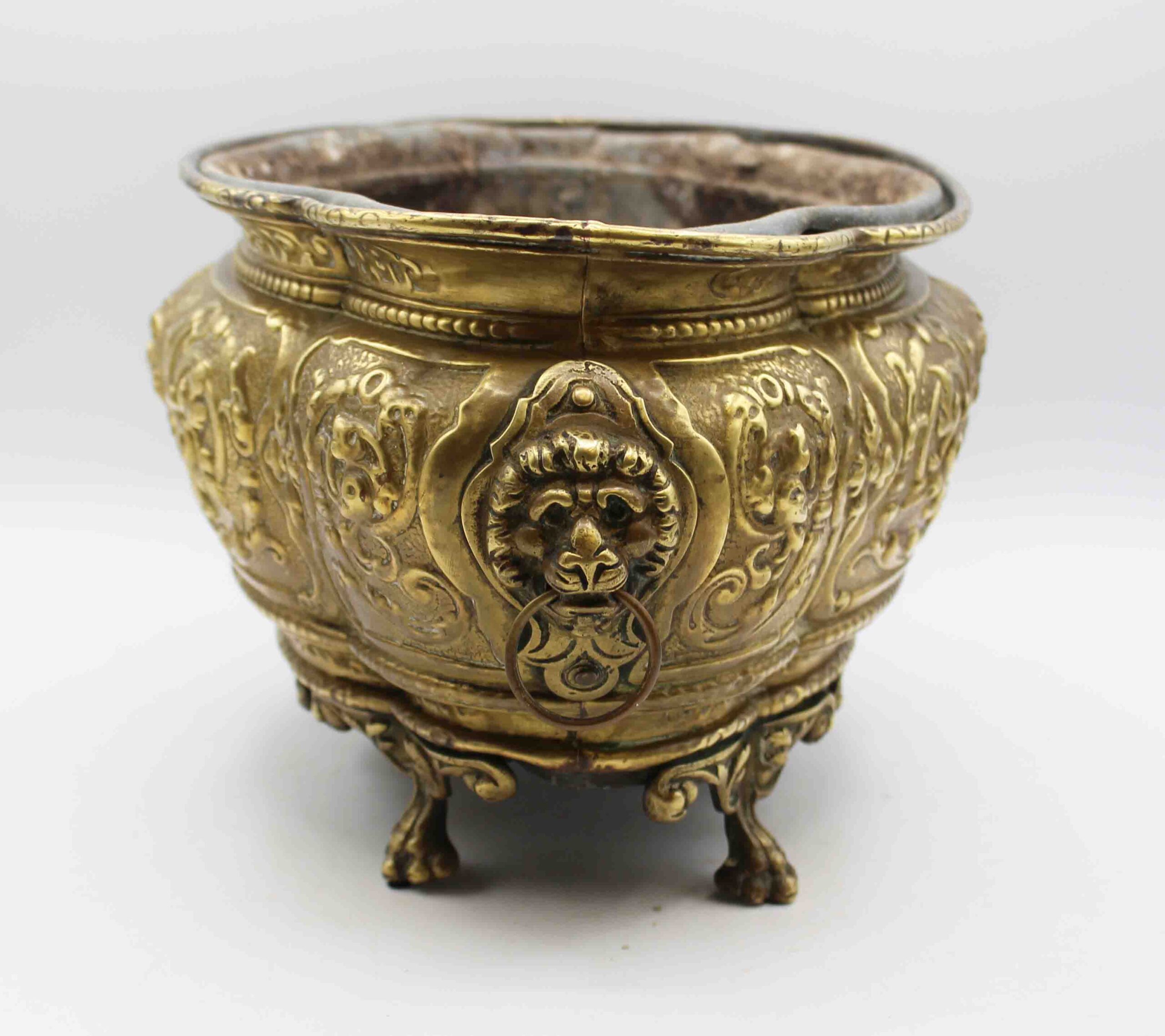 WDA-1785: Circa 1860-80 Anglo-French Lobed Oval Brass Planter - Image 2