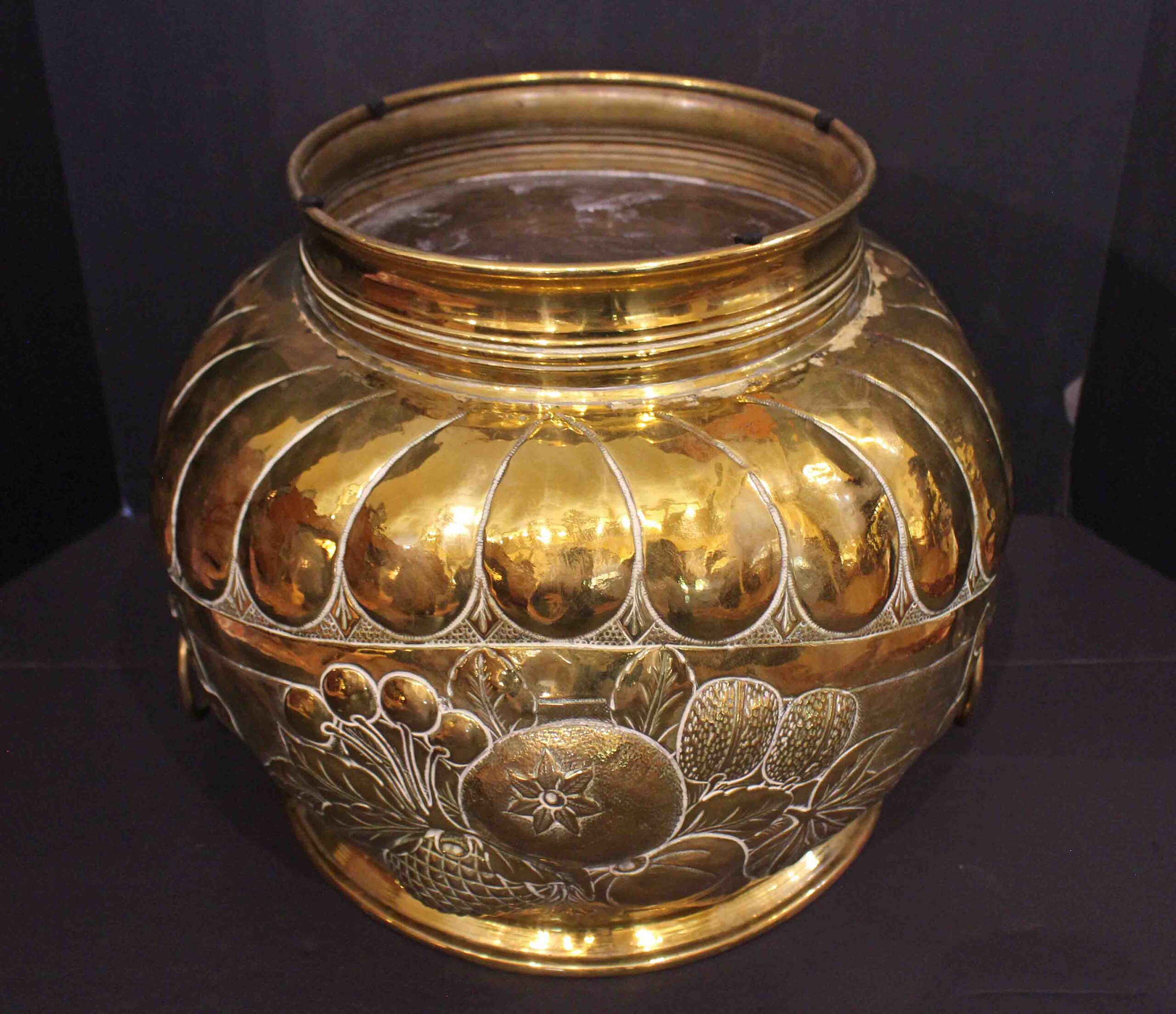 WDA-1802: Circa 1860-80 English Circular Repousse Brass Jardiniere - Image 5