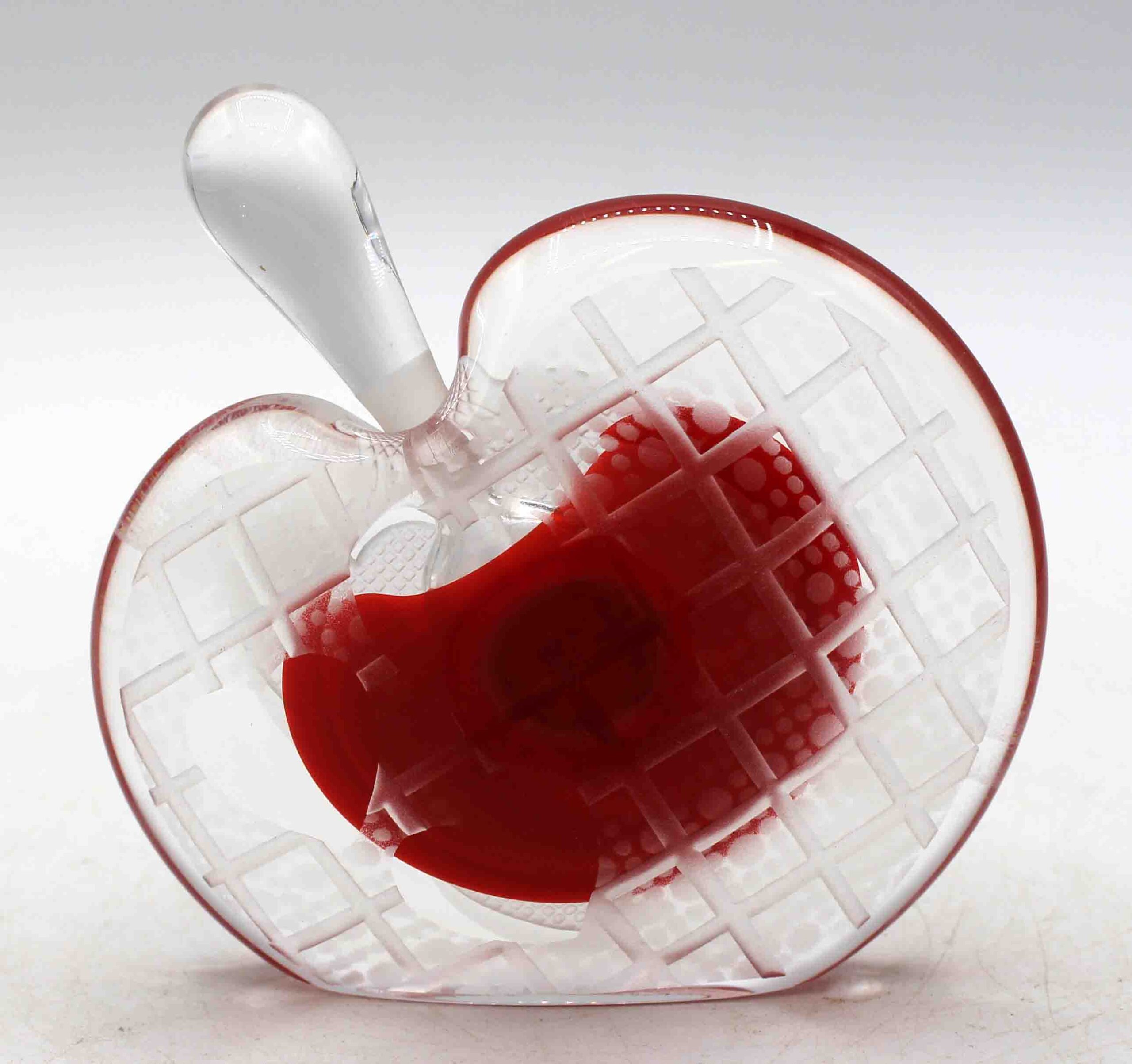 WG-3021z: Late 20th Century American Art Glass "Hearts" Perfume Flask - Image 2