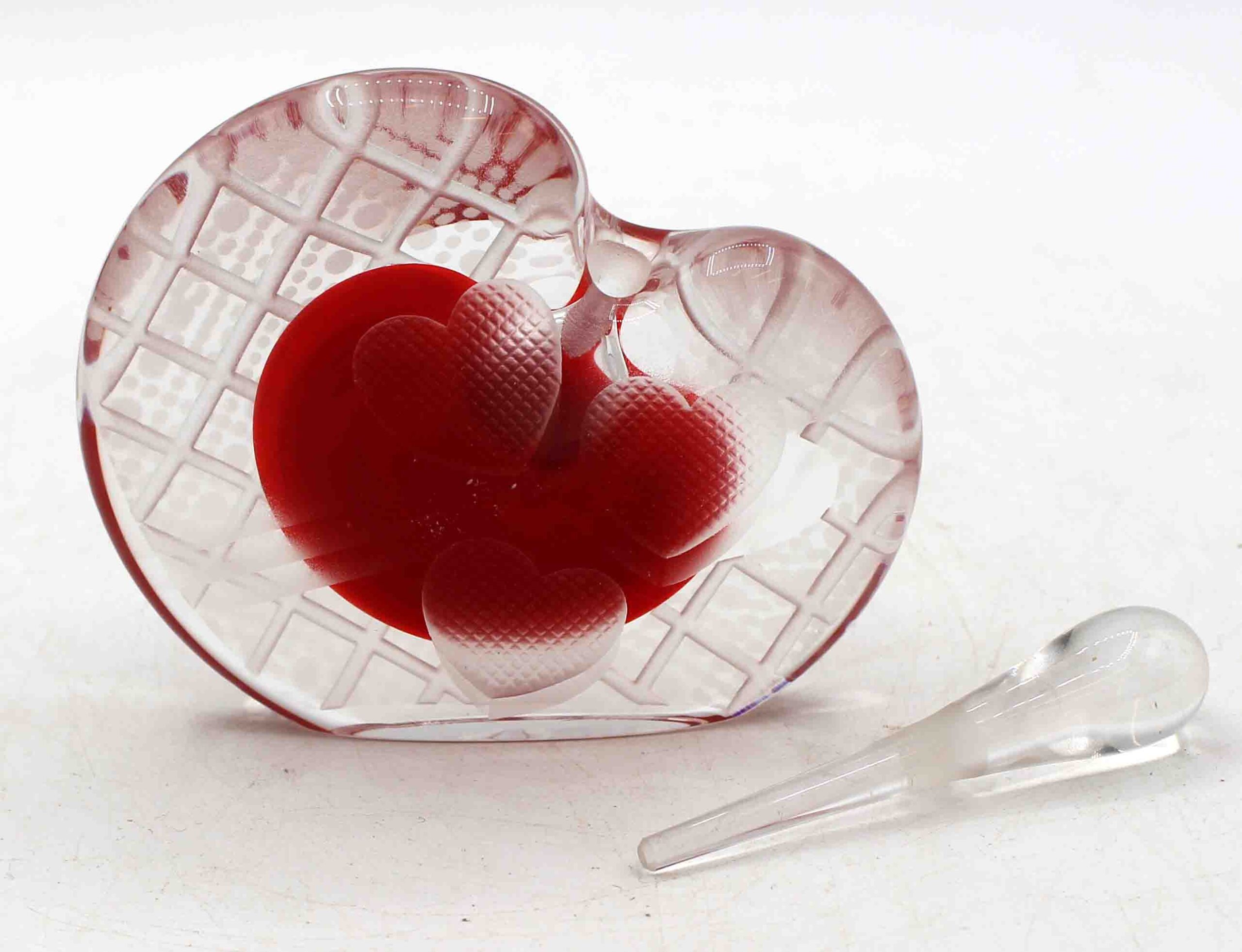 WG-3021z: Late 20th Century American Art Glass "Hearts" Perfume Flask - Image 3
