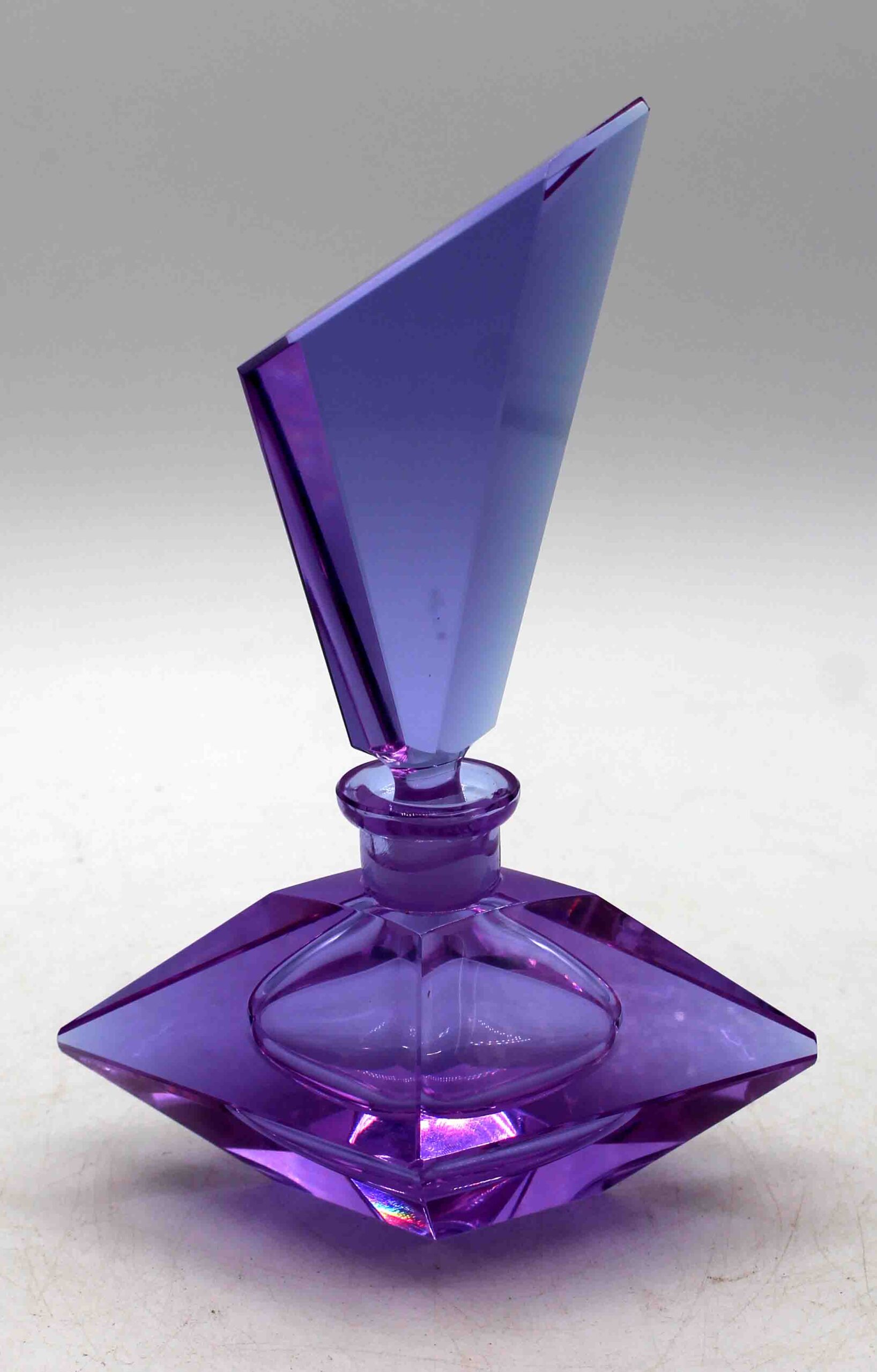 WG-3022z: c. 1920s German Art Deco Alexandrite Glass Perfume Bottle - Image 2