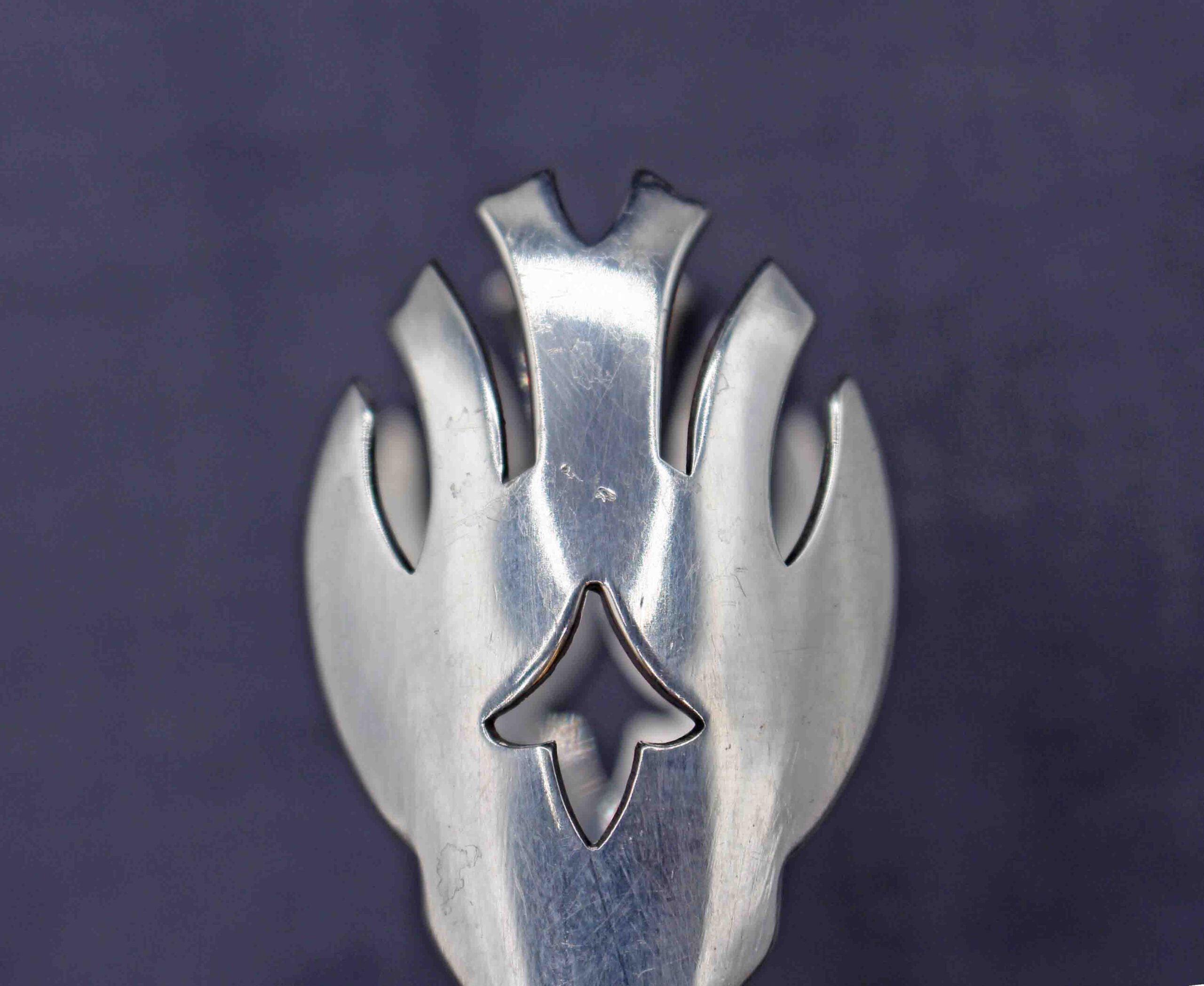 WSI-10423z: Sterling Silver Ice or Sugar Tongs by Manchester Silver Co. - Image 2