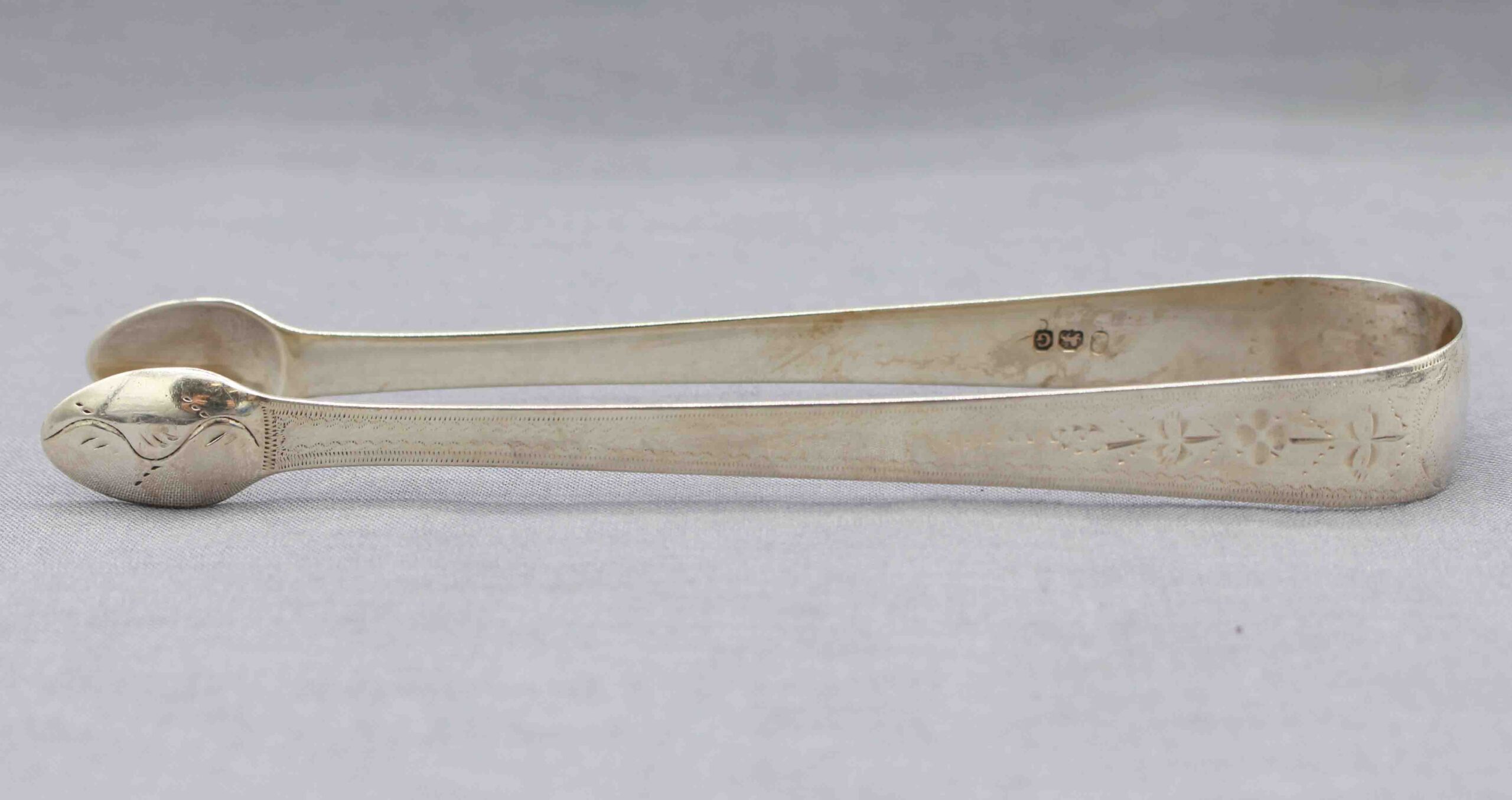 WSI-10471z: 1802 London Sterling Silver Sugar Tongs by Samuel Hougham - Image 3