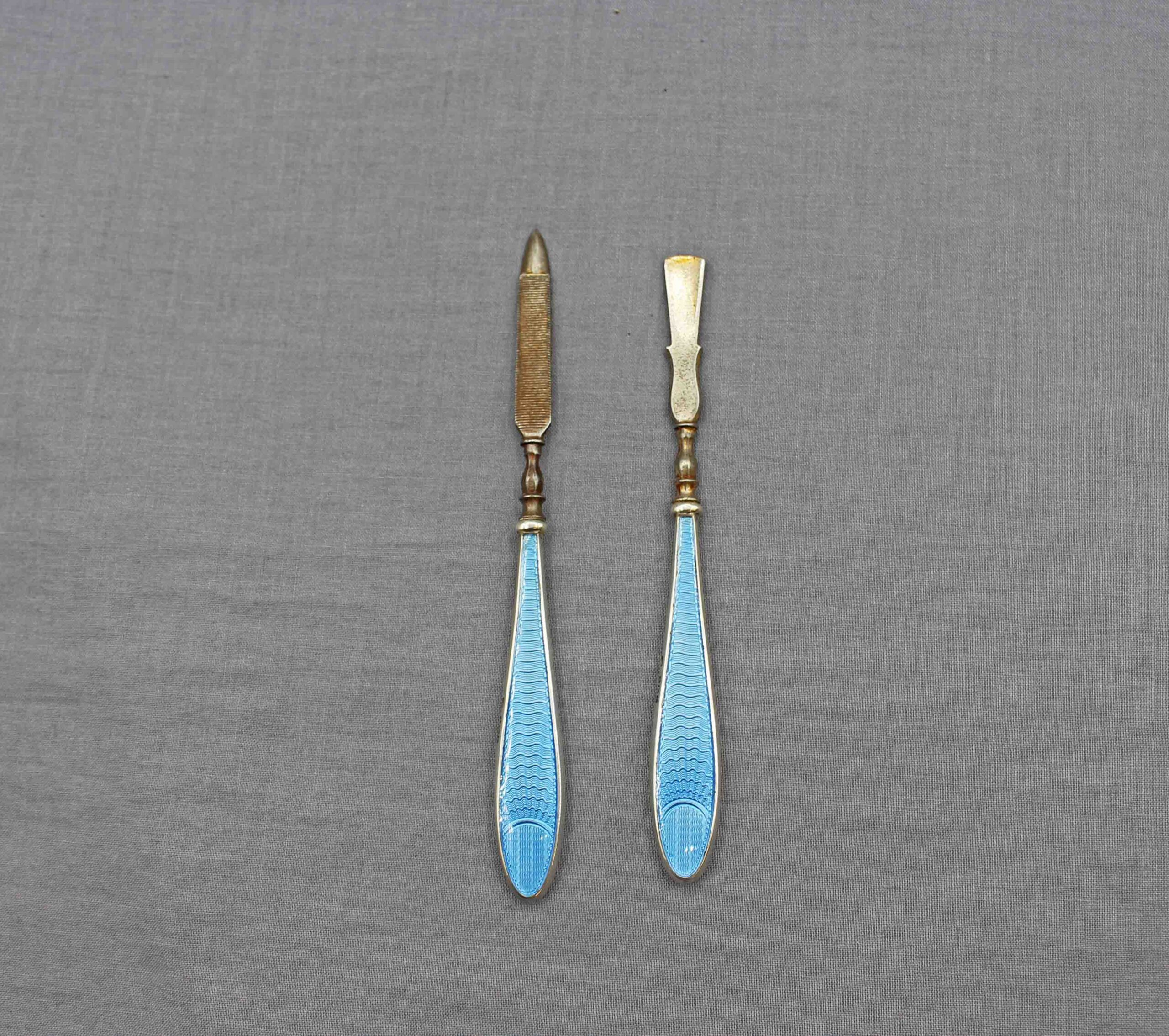 WSI-10486z: 1930 Sterling Silver and Enamel Nail File and Cuticle Pusher Set - Image 5