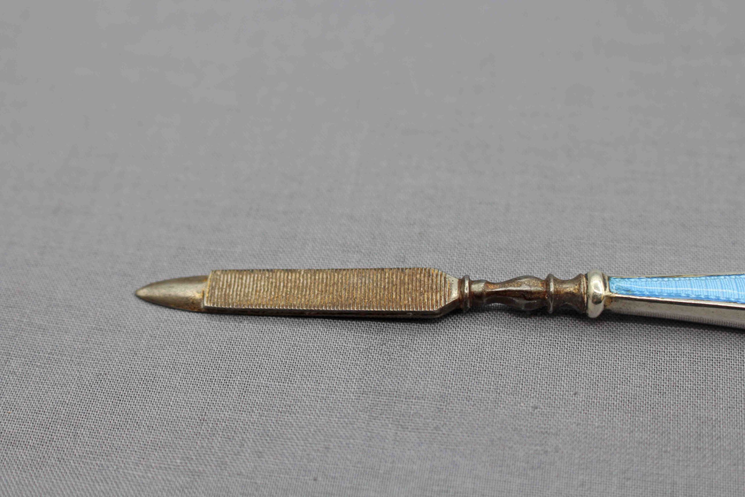 WSI-10486z: 1930 Sterling Silver and Enamel Nail File and Cuticle Pusher Set - Image 2