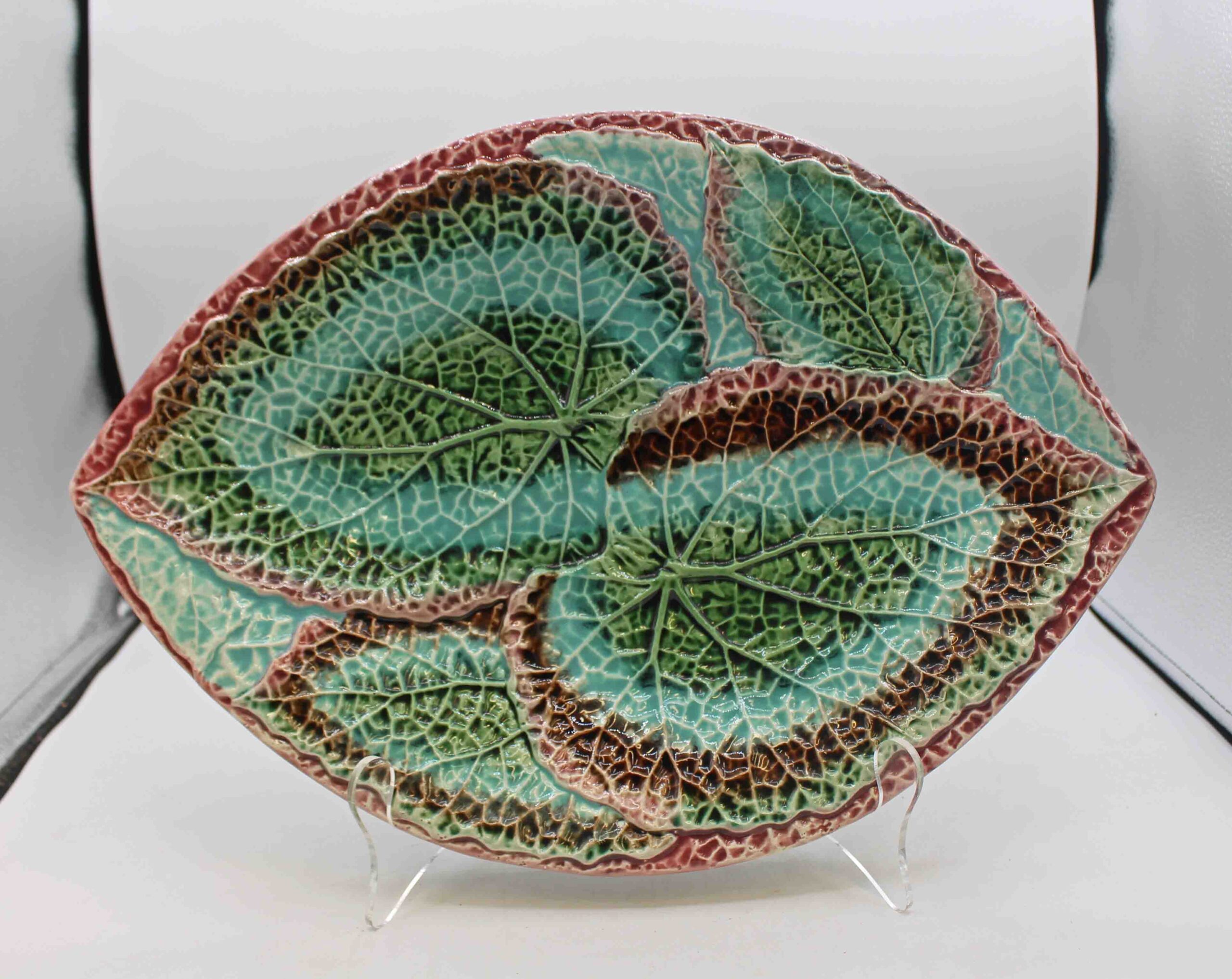 WCI-9146z: C.1880 English Majolica Large Begonia Leaf Platter with Deep Root Rim - Image 2