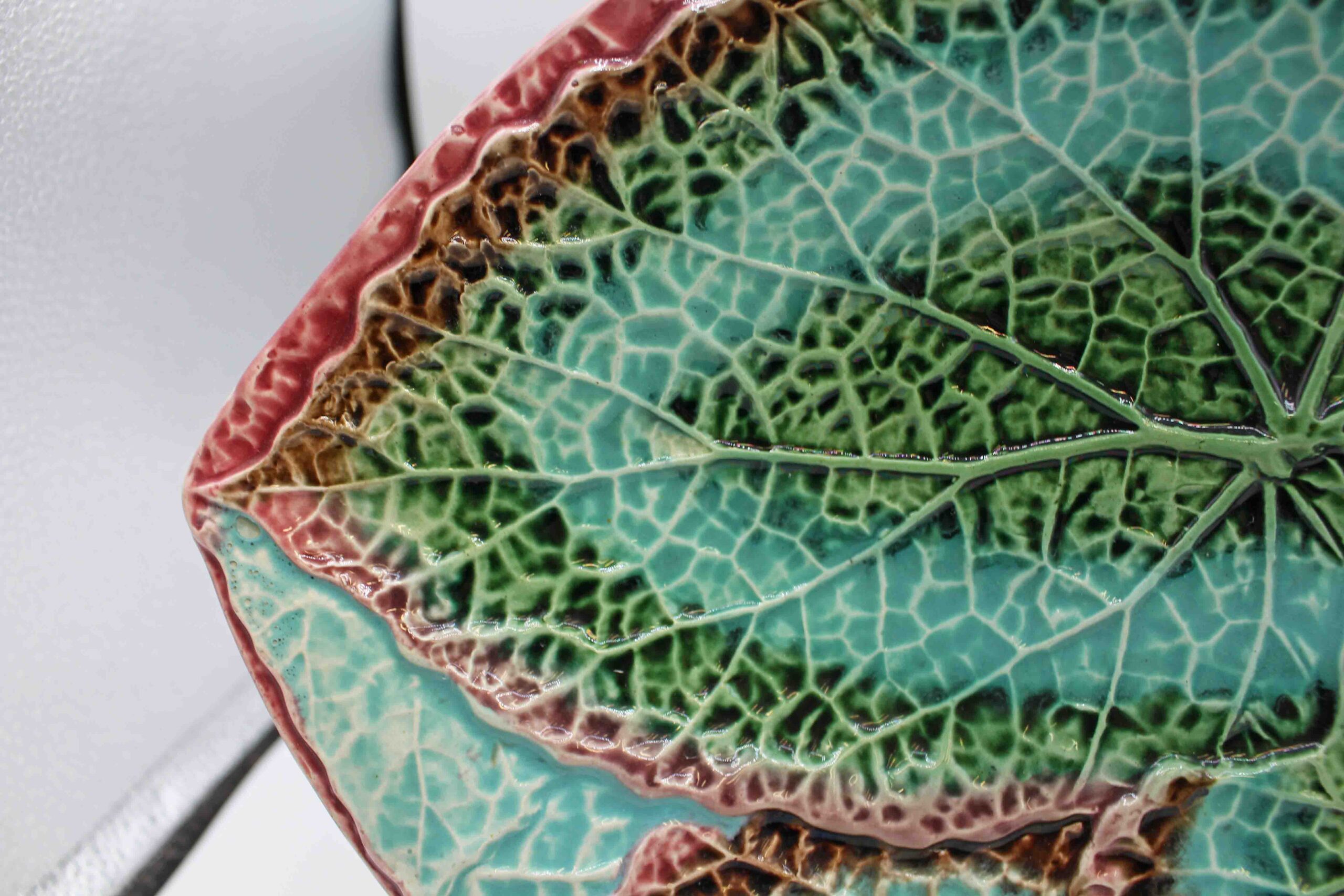 WCI-9146z: C.1880 English Majolica Large Begonia Leaf Platter with Deep Root Rim - Image 3