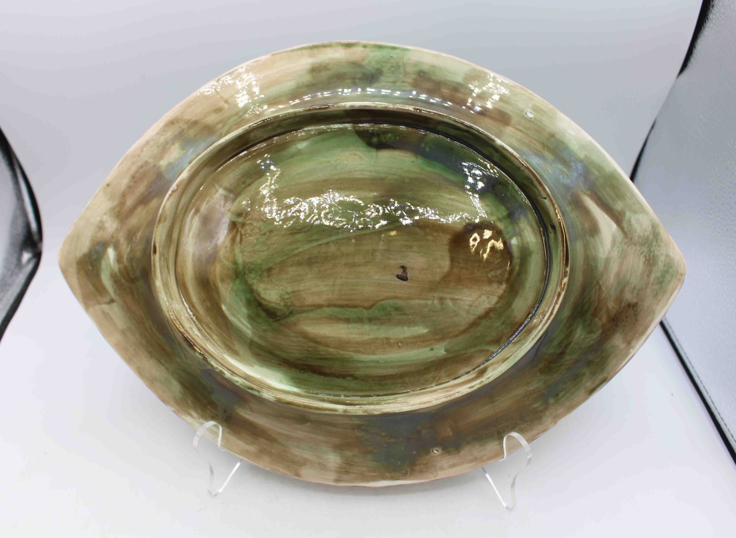 WCI-9146z: C.1880 English Majolica Large Begonia Leaf Platter with Deep Root Rim - Image 4