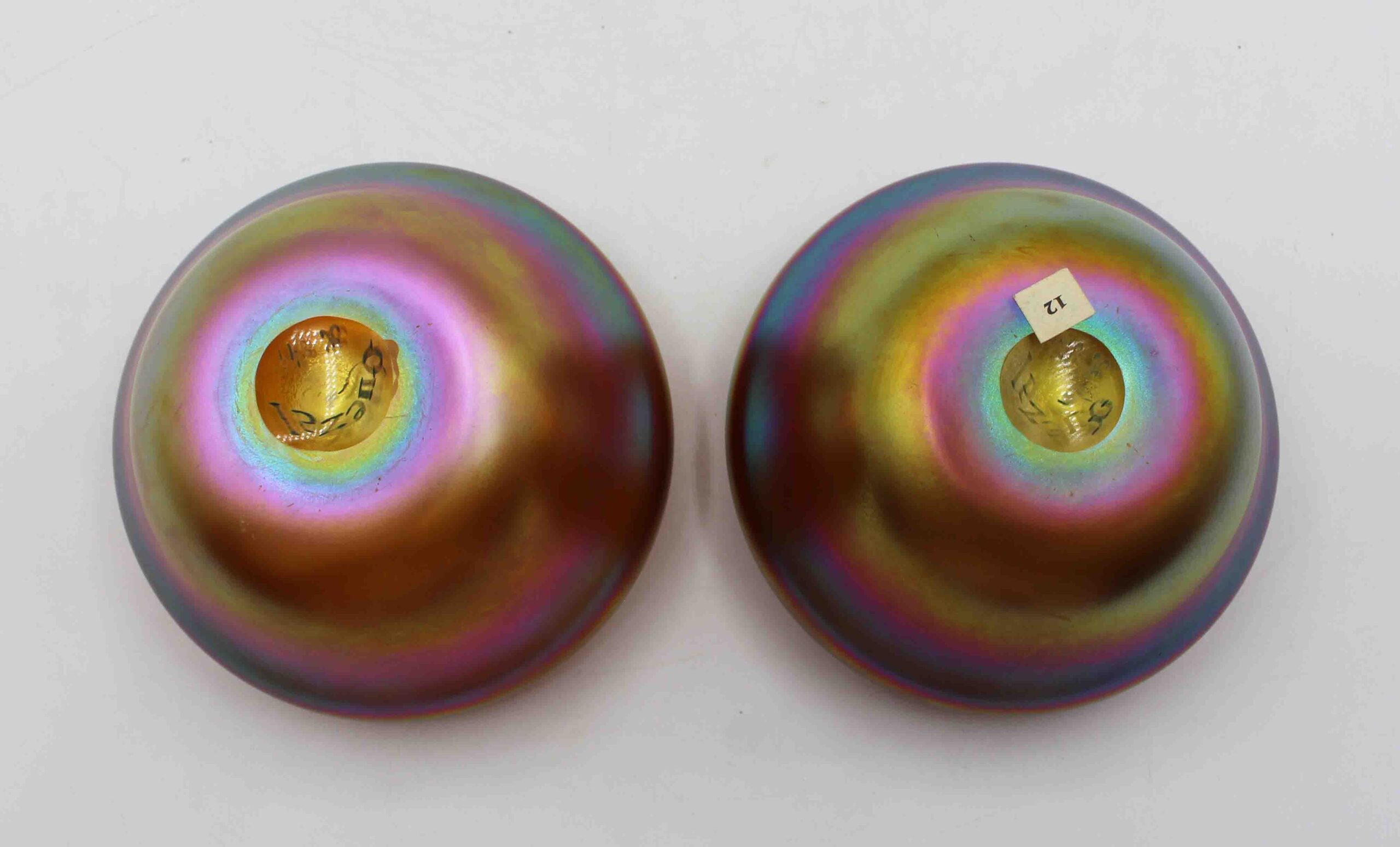 WG-3031z: Circa 1910 American Set of Four Quezel Iridescent Gold Art Glass Finger Bowls and Undertrays - Image 3