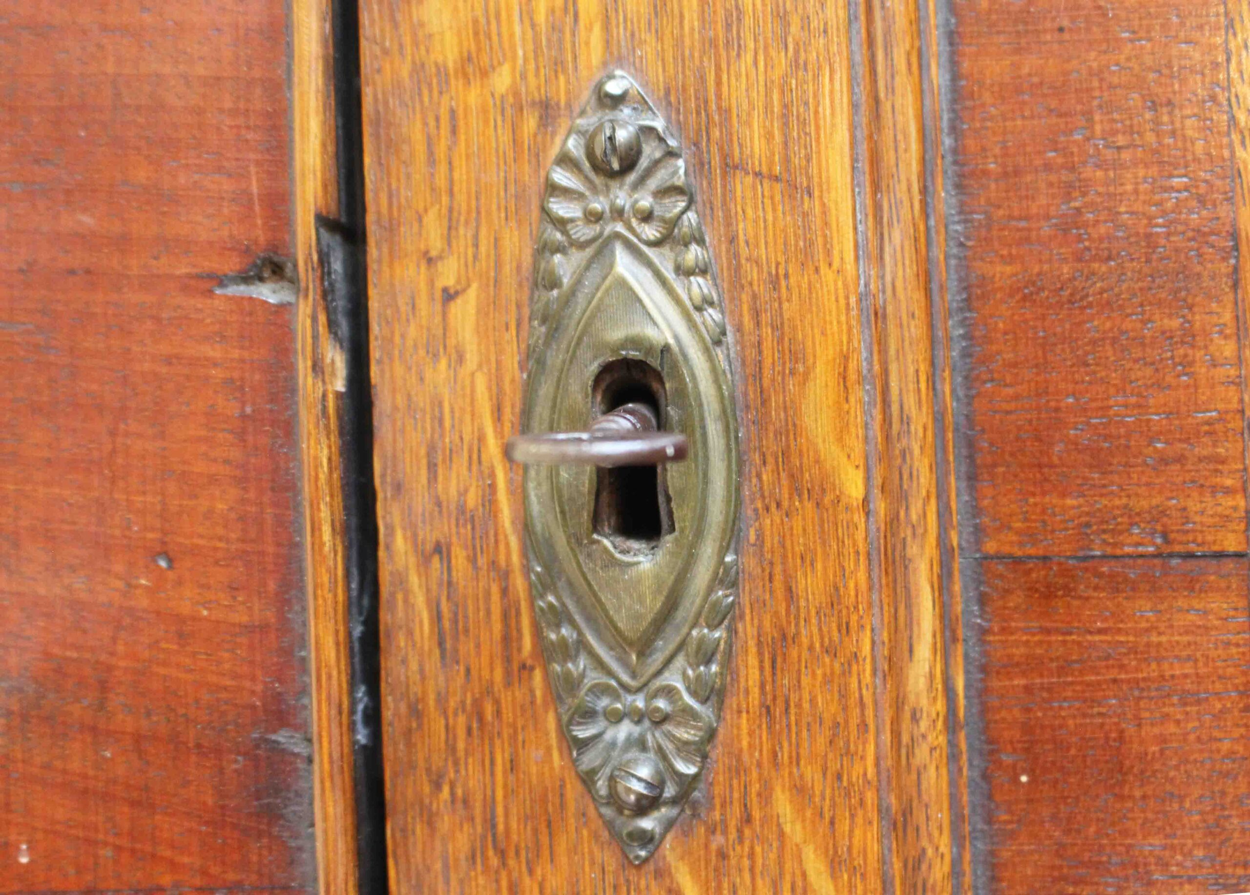 WFO-2671: Circa 1830 Georgian Hanging Corner Cabinet - Image 3