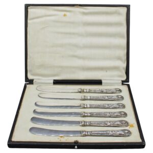 WSI-10303z: 1915 Set of Six English Sheffield Butter Knives in Original Case