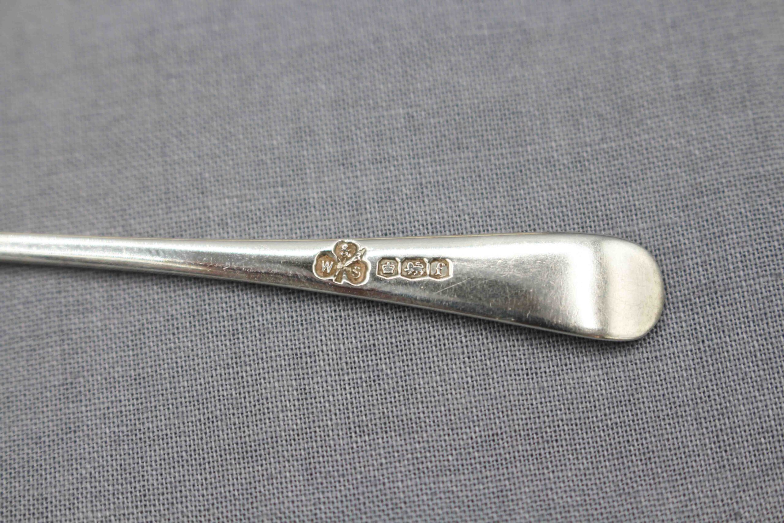 WSI-10304z: 1923 Anglo-Irish Sterling Silver Coffee Spoons & Sugar Cube Tongs Set in Original Case - Image 5