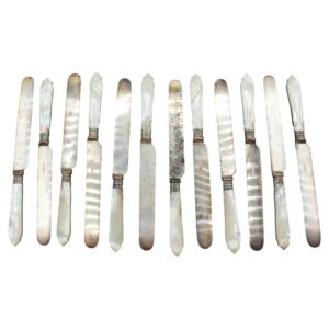 WSI-9171z: Circa 1900 English Set of 12 Luncheon Knives