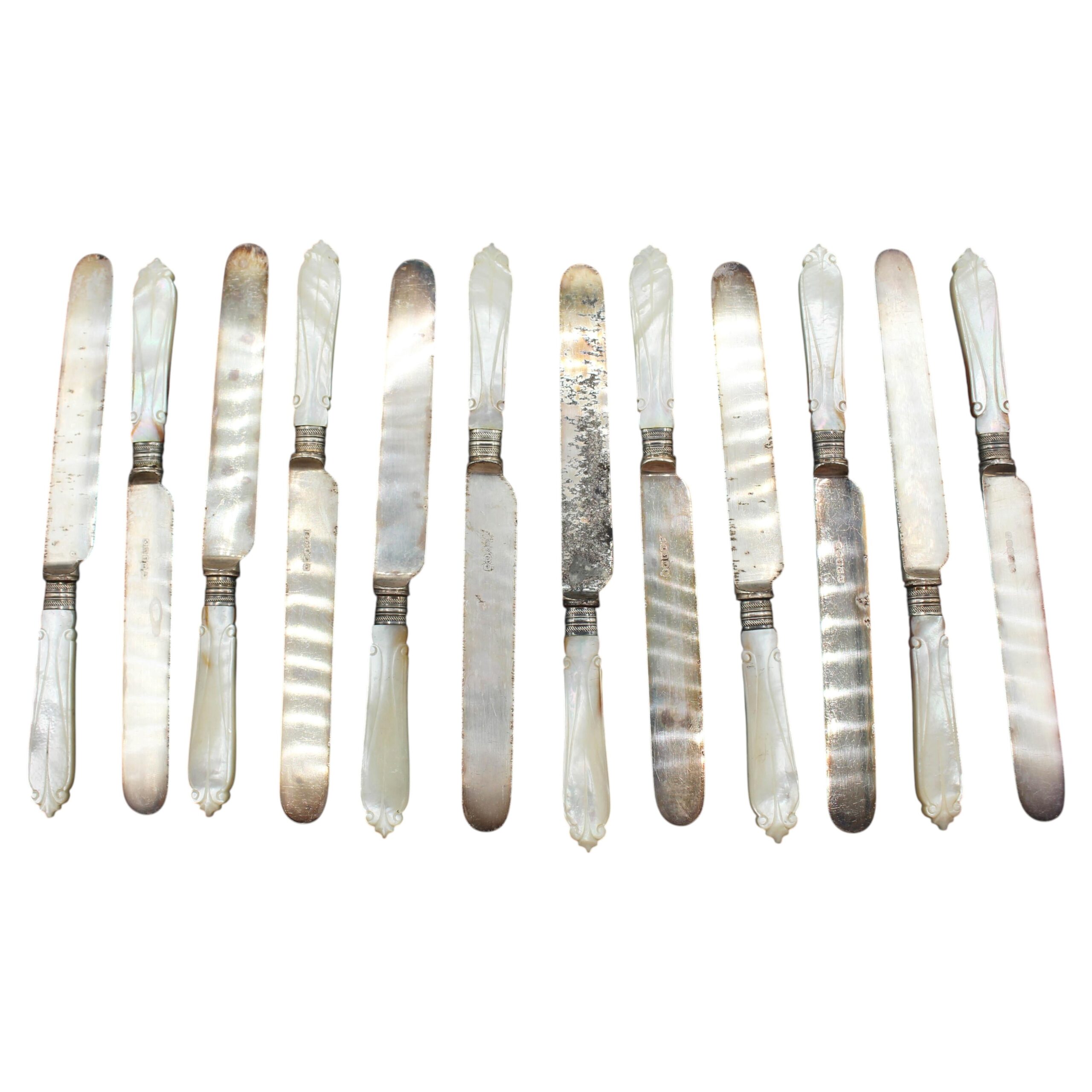 WSI-9171z: Circa 1900 English Set of 12 Luncheon Knives
