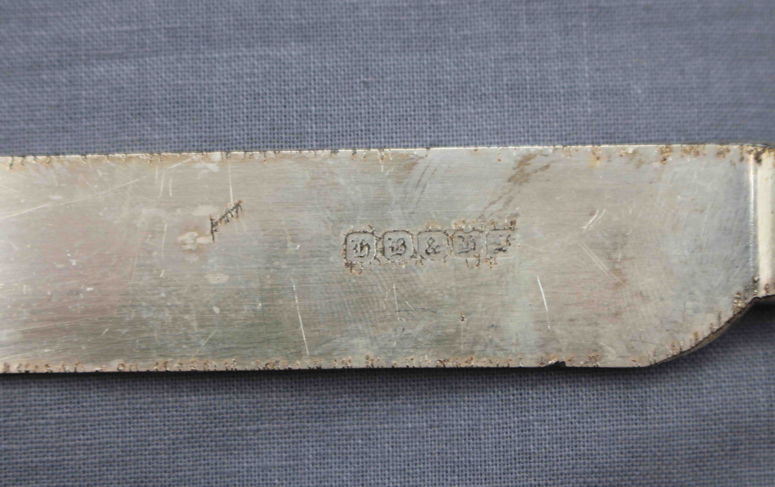 WSI-9171z: Circa 1900 English Set of 12 Luncheon Knives - Image 2