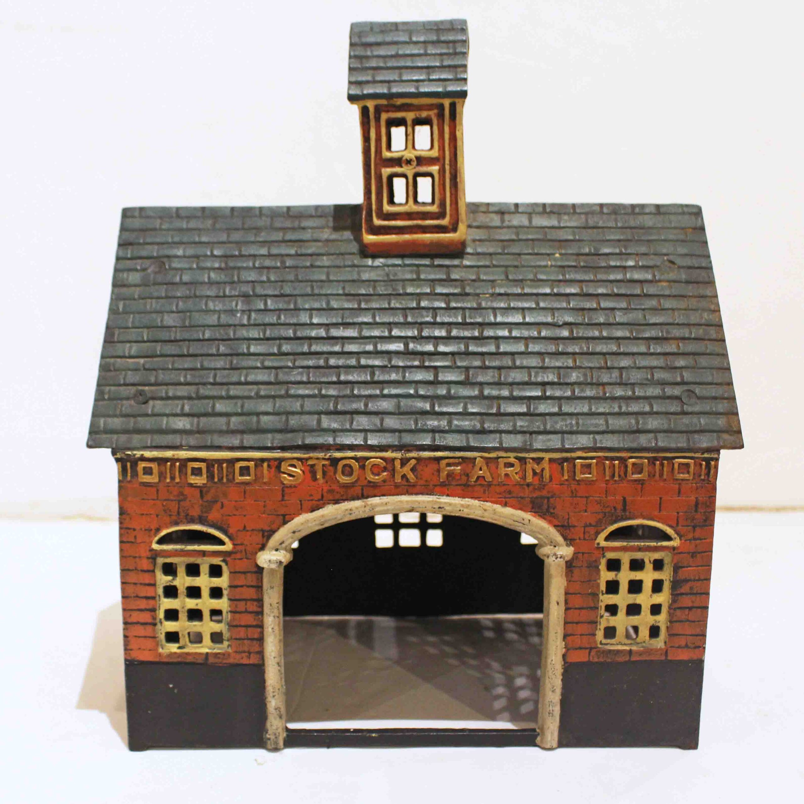 WCO-3800z: Mid-20th Century American Cast Iron "Stock Farm" Barn and Animals - Image 2