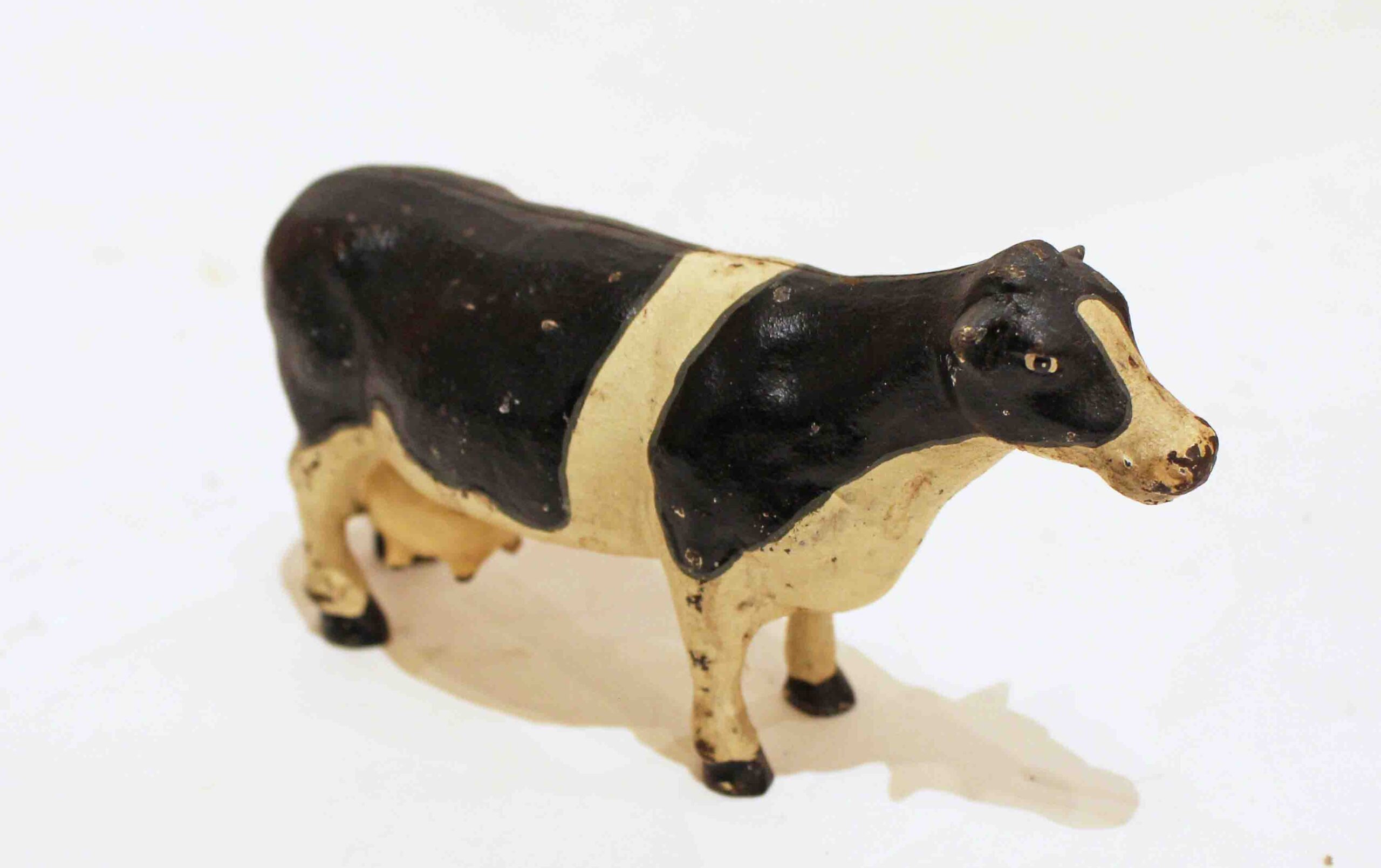 WCO-3800z: Mid-20th Century American Cast Iron "Stock Farm" Barn and Animals - Image 3