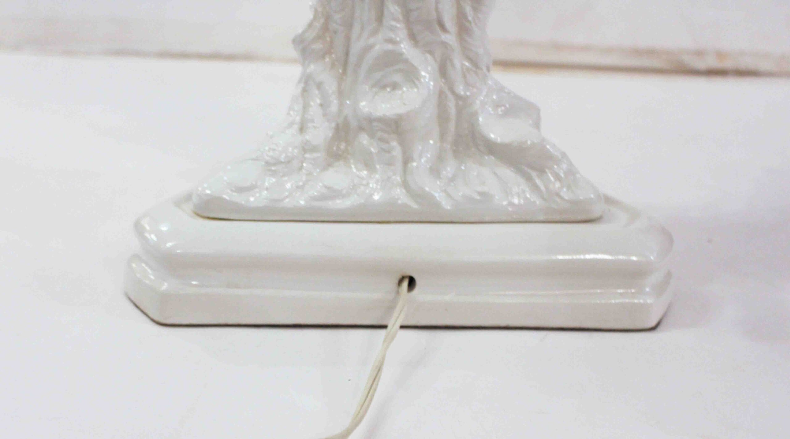 WL-1579z: Mid-20th Century Italian Ceramic Faux Bois Blanc De Chine Glazed Lamp - Image 3