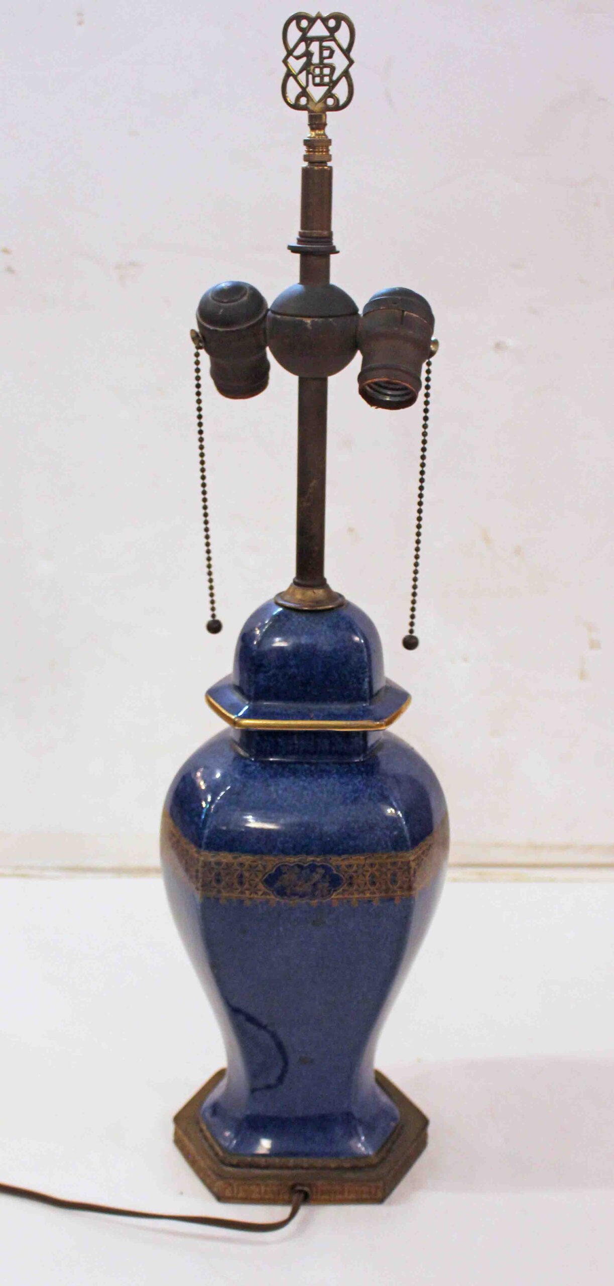 WL-1586z: Circa 1920s English Wilton Ware Bleu Royal Staffordshire Lamp - Image 2