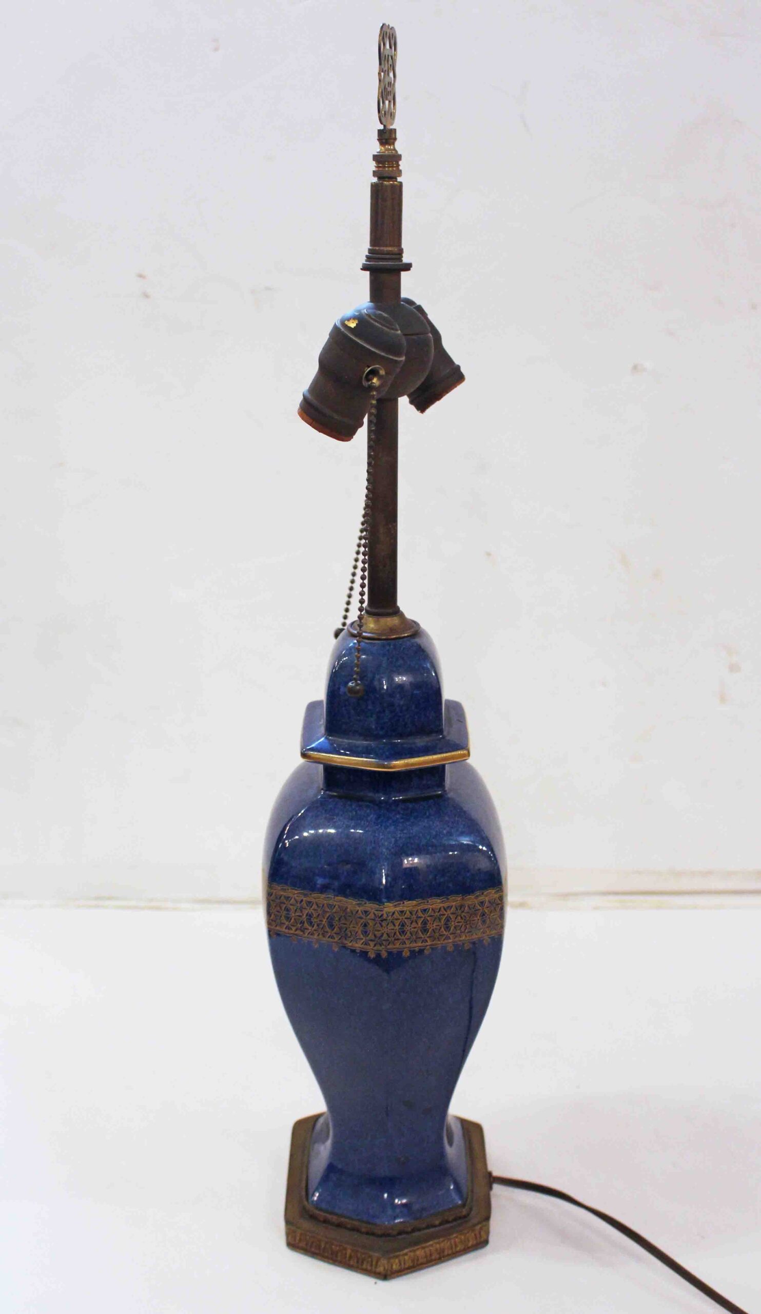 WL-1586z: Circa 1920s English Wilton Ware Bleu Royal Staffordshire Lamp - Image 3