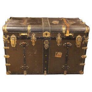 WOT-2722z: Late 19th Century American Wood, Canvas, Leather, and Brass Steamer Trunk
