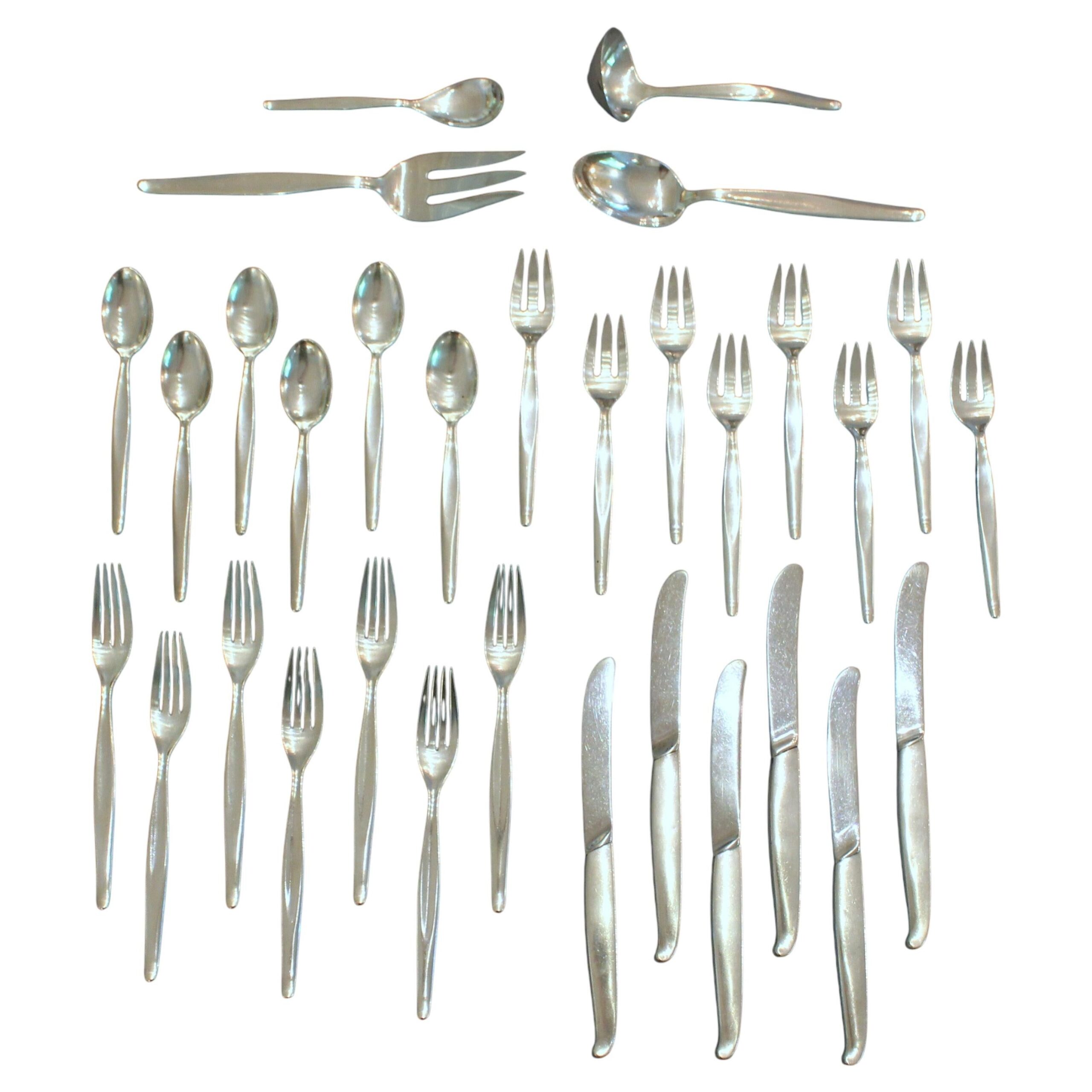 WSI-10542z: Mid-Century Modern Towle 31-Piece Sterling Silver Flatware Set