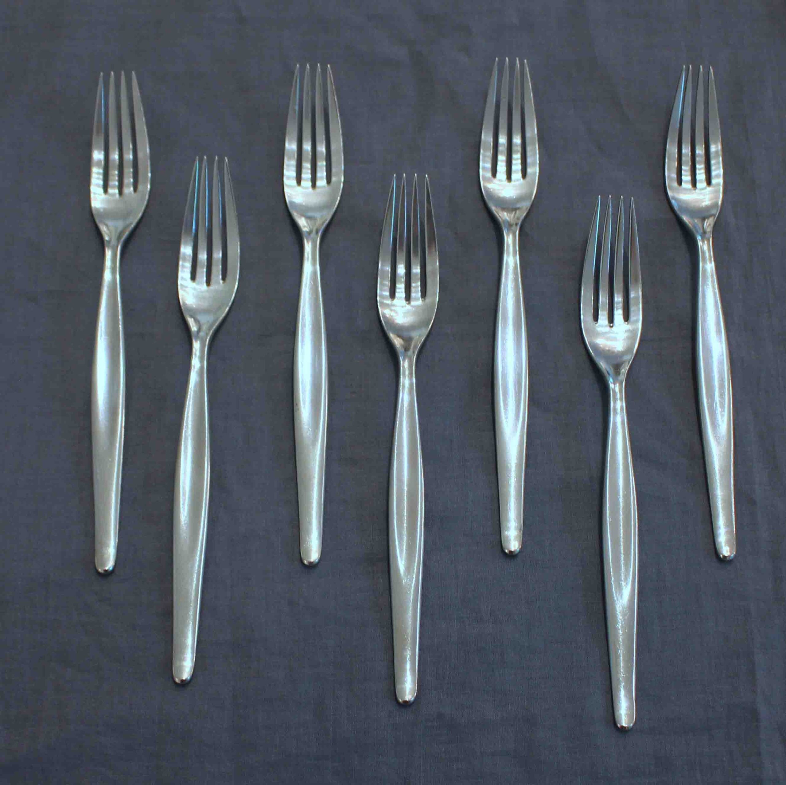 WSI-10542z: Mid-Century Modern Towle 31-Piece Sterling Silver Flatware Set - Image 4